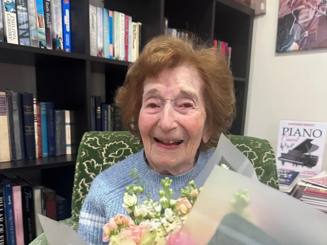 Regno Unito: i 108 anni di Julia Jackson, la donna ebrea più longeva