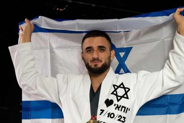 L’atleta israeliano di Jiu-Jitsu, sopravvissuto al Nova, vince l’oro e lo dedica all'amico ucciso da Hamas