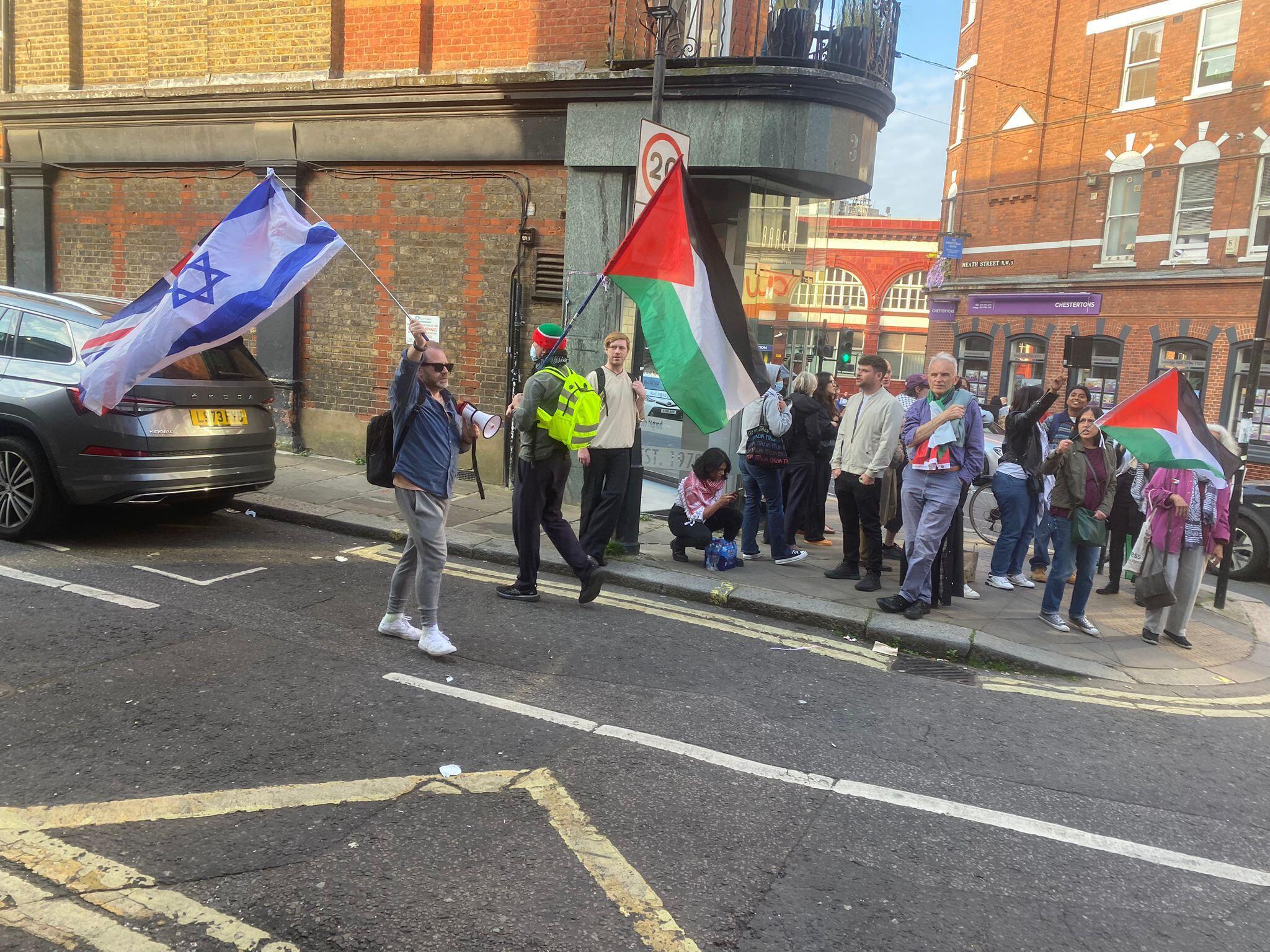 Londra, proteste contro il festival del cinema israeliano. Interviene la polizia.
