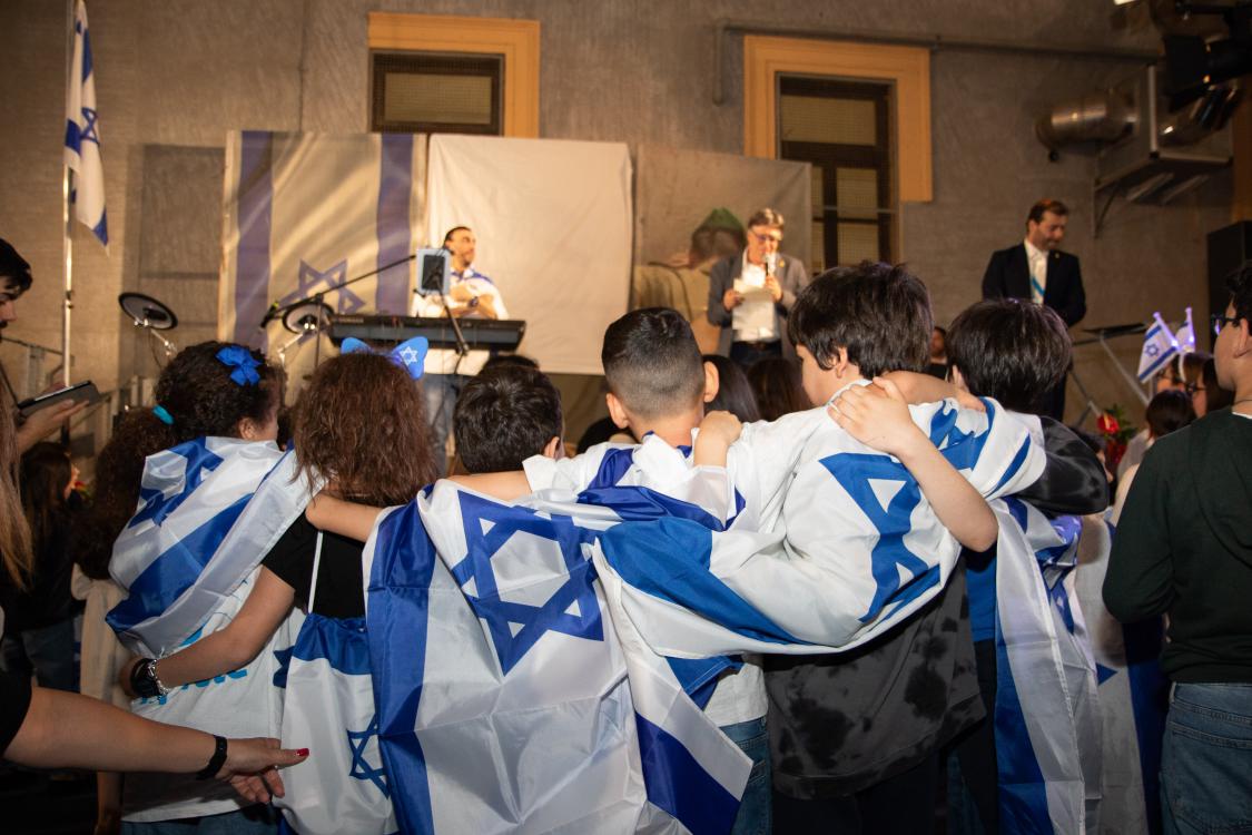 La Comunità Ebraica di Roma festeggia Yom HaAtzmaut tra la gioia e il dolore per gli ostaggi