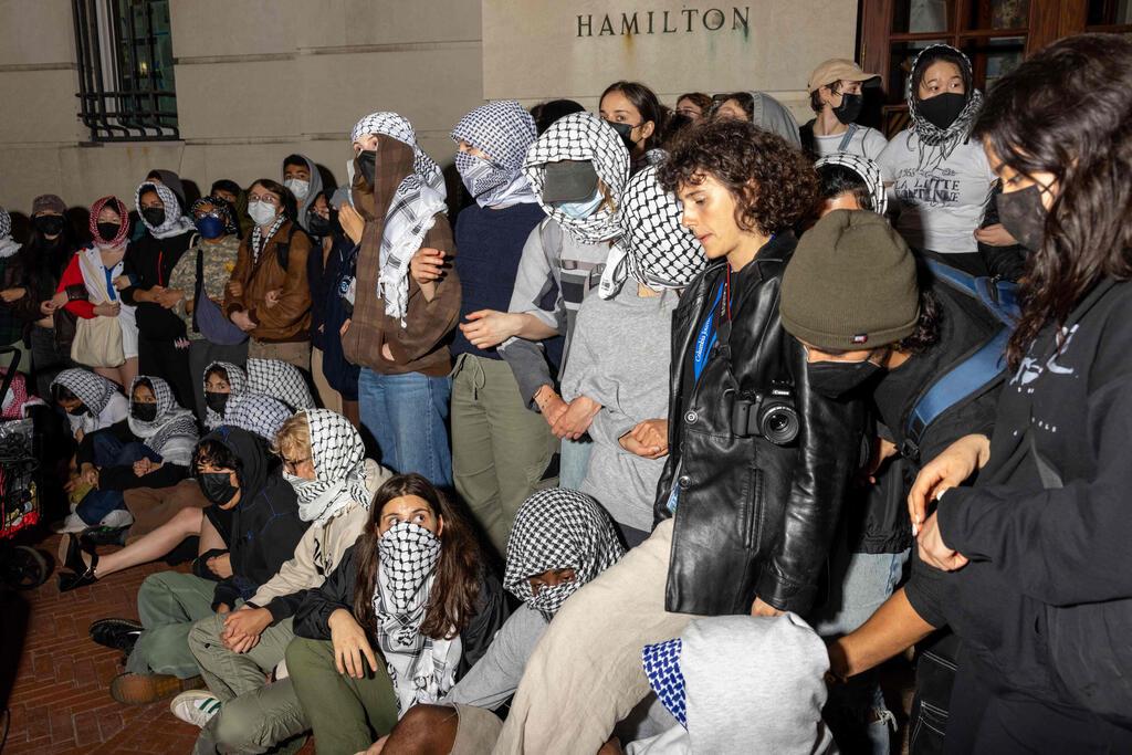 Proteste propal alla Columbia University: studenti prendono d’assalto e occupano la biblioteca