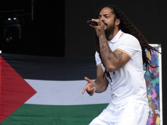 Starmer condanna i cori anti-IDF a Glastonbury: 