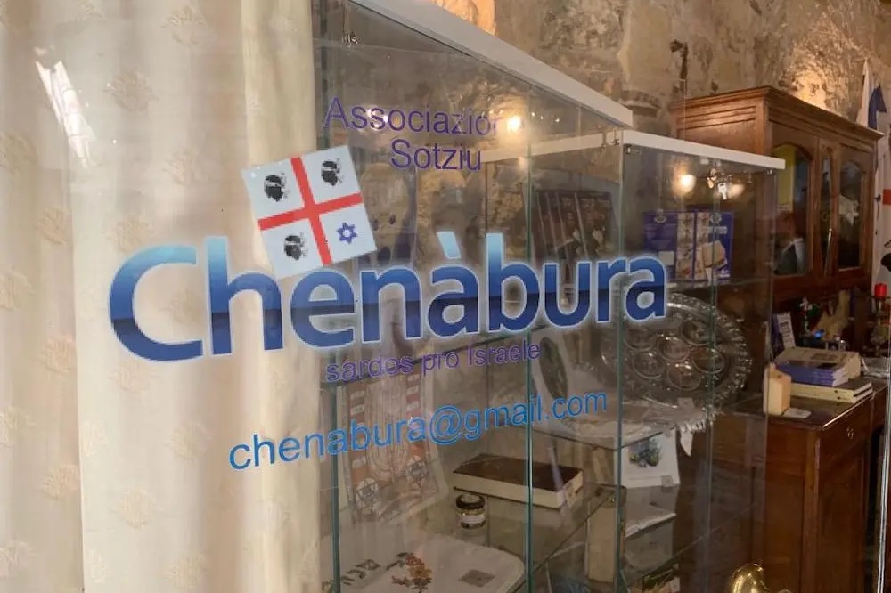 Cagliari, atto intimidatorio davanti alla sede dell’associazione ebraica Chenàbura: indaga la Digos