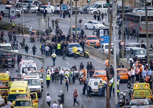Strage a Ramot: attentato su un autobus, sei morti e una decina di feriti