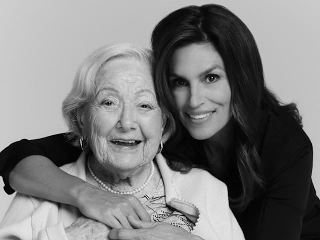 Luce e memoria: Cindy Crawford e Ella Mandel premiate al gala dell'Holocaust Museum LA Luce e memoria: Cindy Crawford e Ella Mandel premiate al gala dell'Holocaust Museum LA