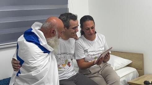 Omri Miran: intrappolato in una gabbia per mesi da Hamas