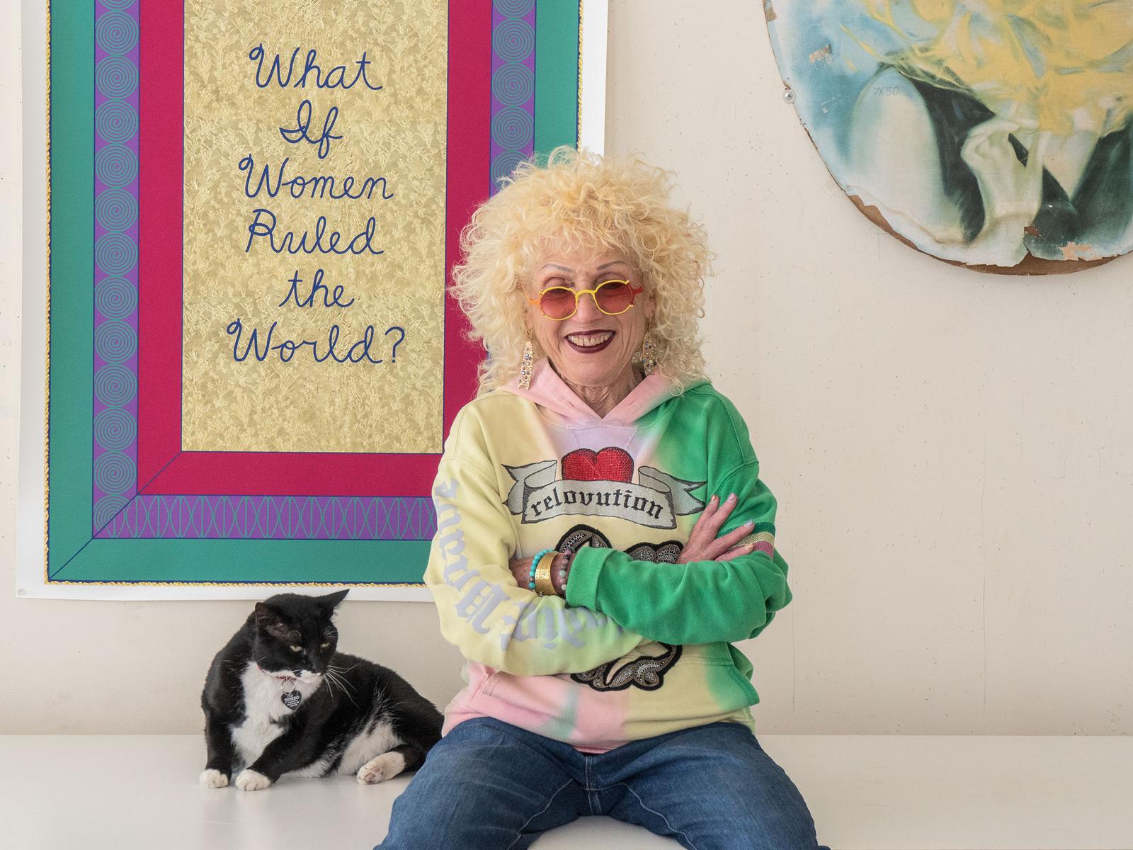 Judy Chicago in mostra al Museo di Arte di Tel Aviv con il suo quilt e le domande sul mondo governato dalle donne