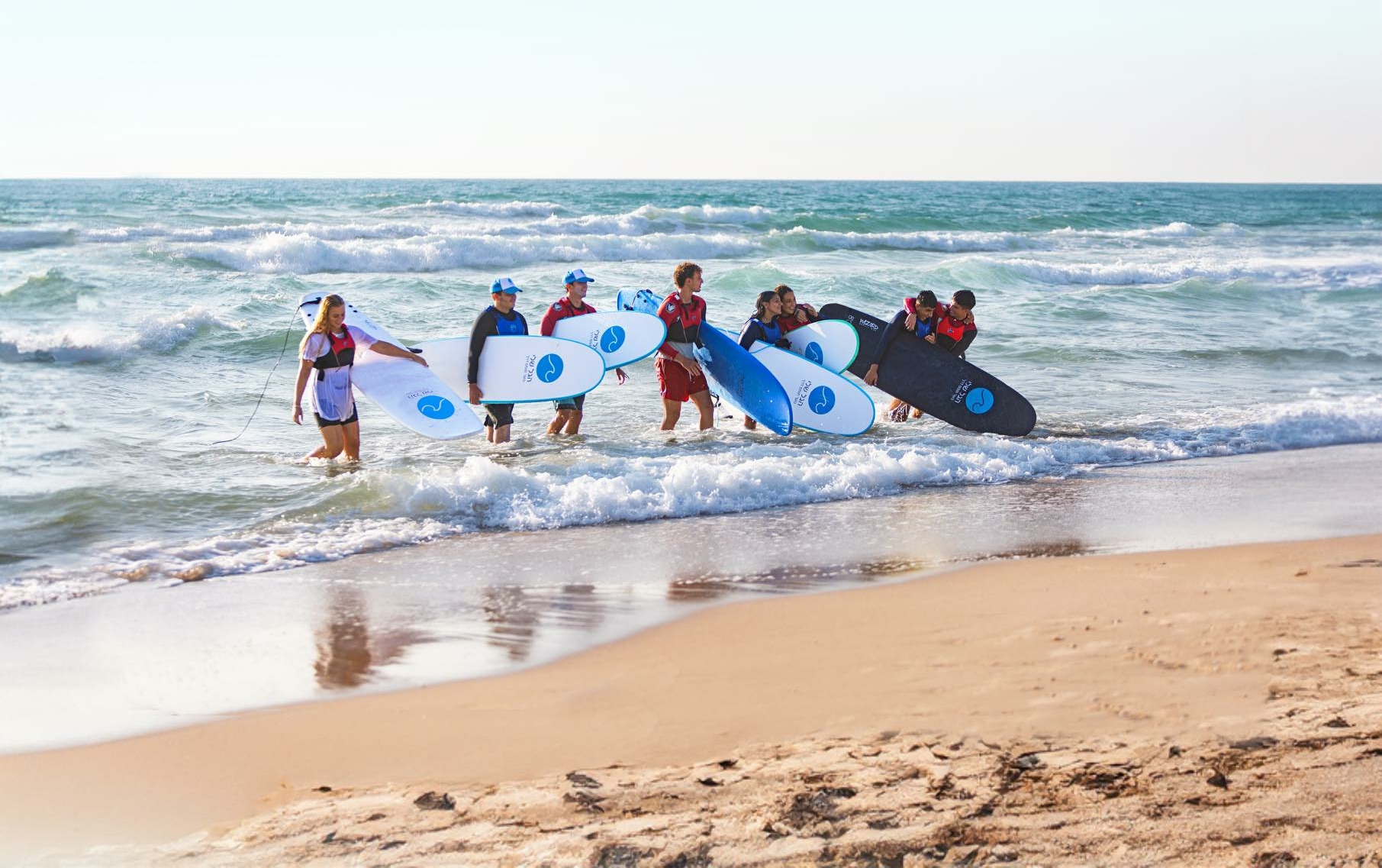 Sulla spiaggia di Zikim nasce un centro per vincere le onde della vita con il surf