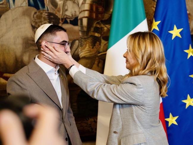 Giorgia Meloni riceve l’ex ostaggio Rom Braslavski Giorgia Meloni riceve l’ex ostaggio Rom Braslavski