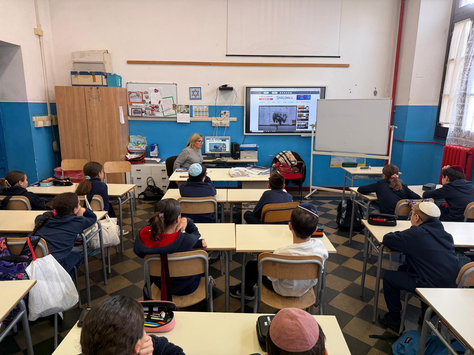 Quando la classe diventa redazione: una mattinata di giornalismo alla scuola ebraica di Roma Quando la classe diventa redazione: una mattinata di giornalismo alla scuola ebraica di Roma