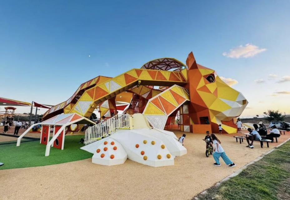 Ashkelon presenta il più grande parco giochi di Israele a forma di leone Ashkelon presenta il più grande parco giochi di Israele a forma di leone