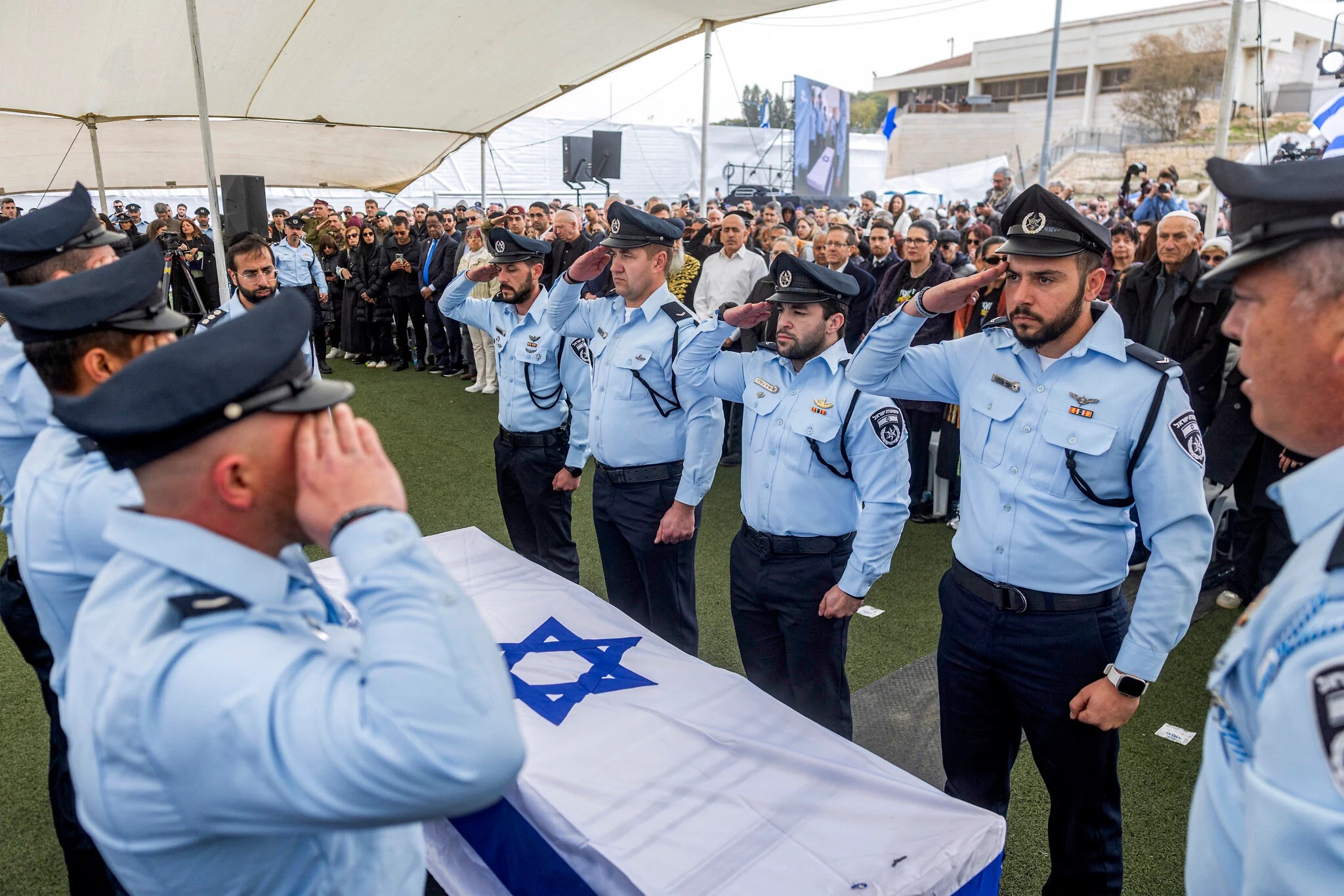 Il ritorno dell’ultimo ostaggio: Israele rende omaggio a Ran Gvili Il ritorno dell’ultimo ostaggio: Israele rende omaggio a Ran Gvili
