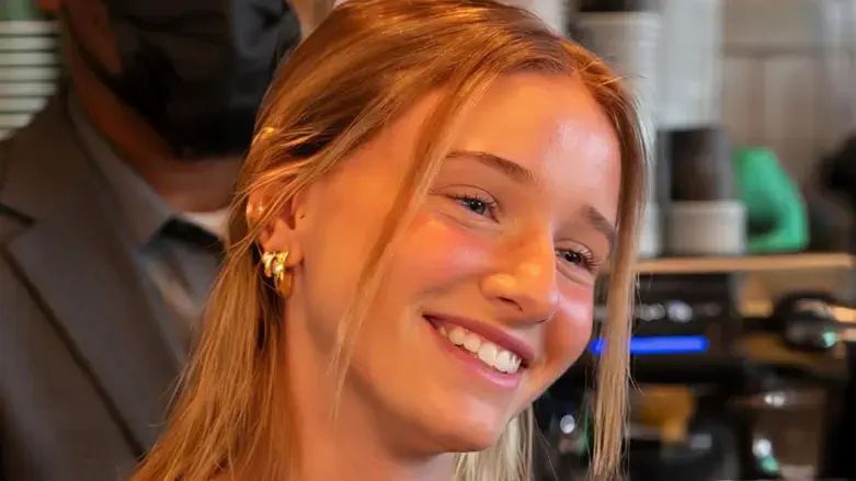 Una barista diventa star grazie al video di Bibi