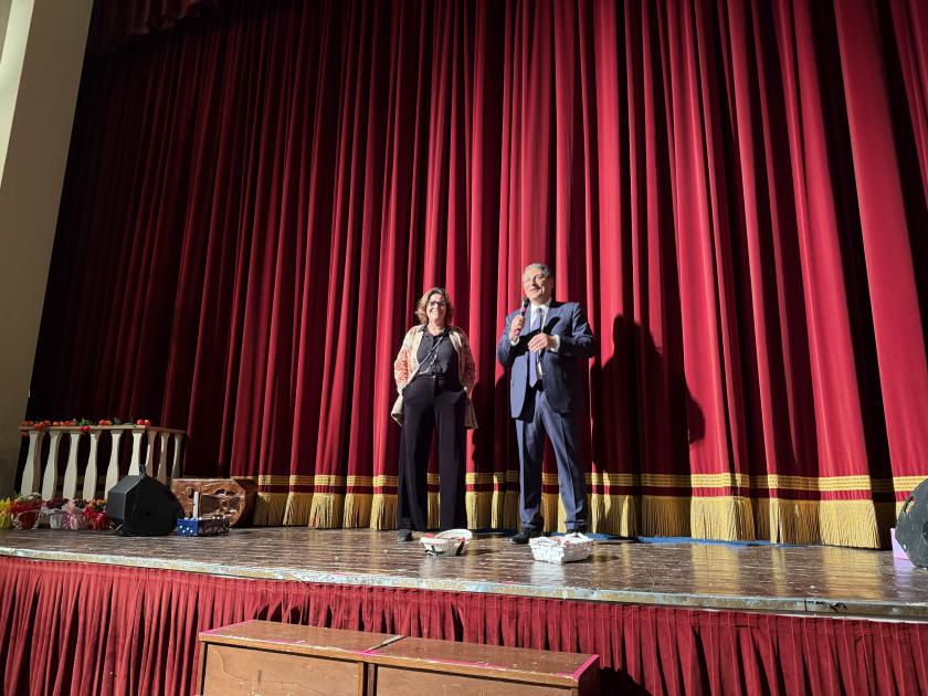 La recita delle quarte: i piccoli attori illuminano il “cortile buio” di Purim