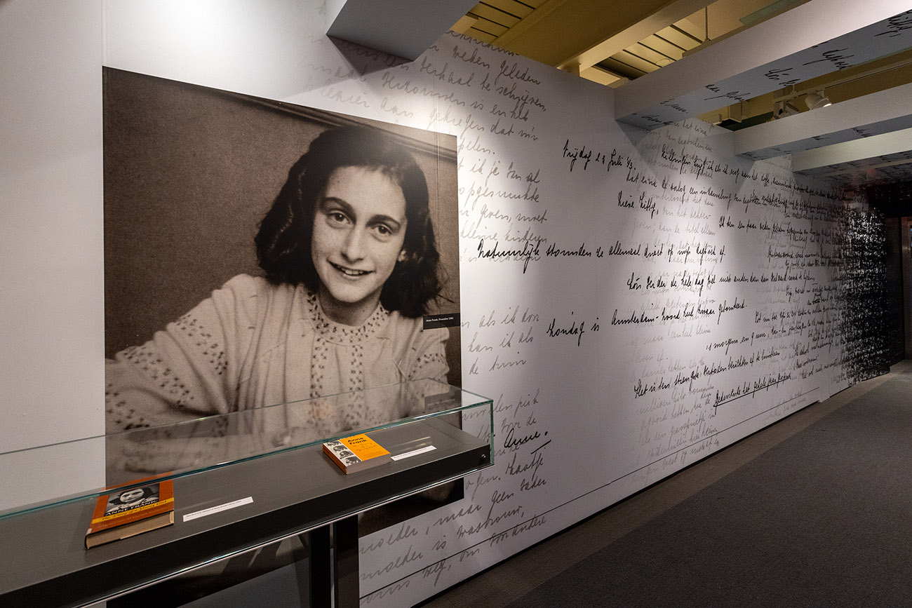 Anne Frank a Chicago: inaugurata “The Exhibition”, duro monito contro l'antisemitismo