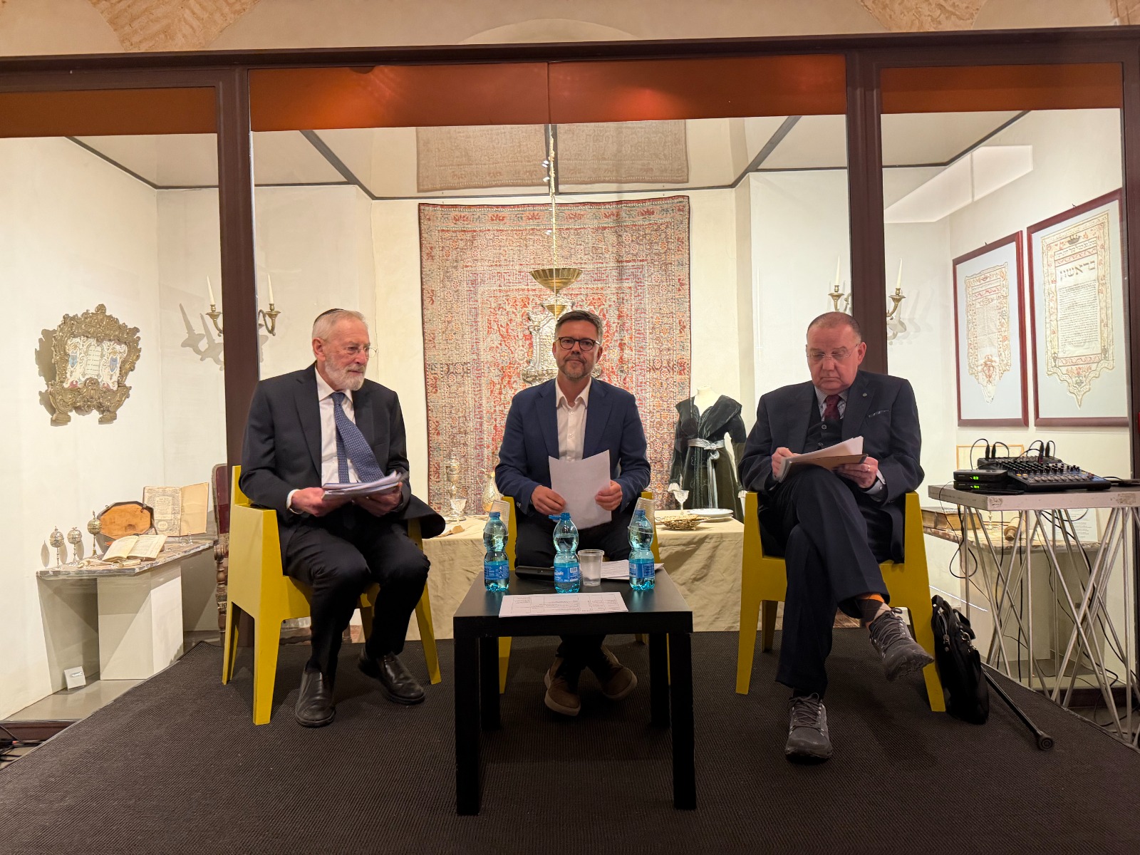 “Quel giorno in Sinagoga”: un incontro sui 40 anni dalla visita di Giovanni Paolo II al Tempio Maggiore “Quel giorno in Sinagoga”: un incontro sui 40 anni dalla visita di Giovanni Paolo II al Tempio Maggiore