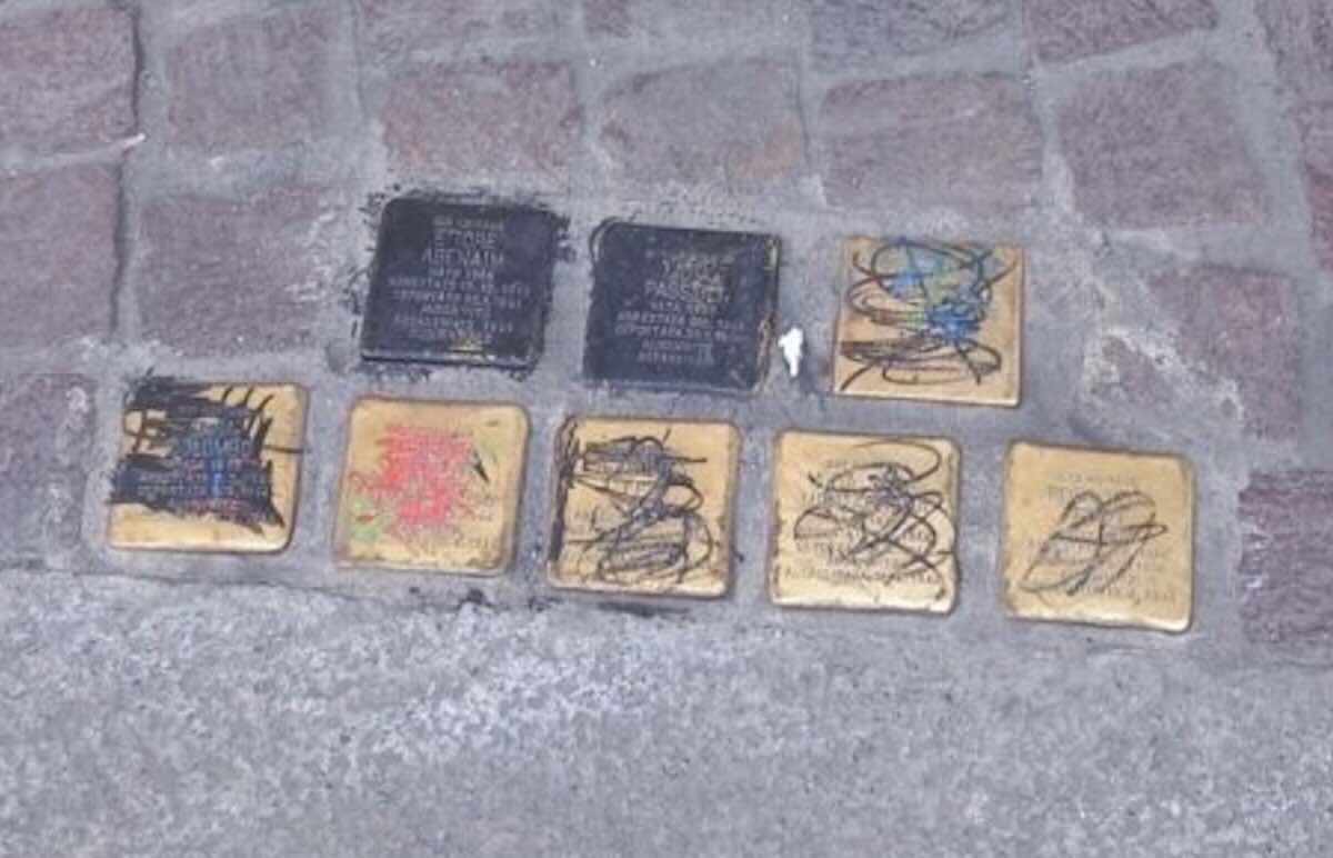 Torino, pietre d’inciampo vandalizzate. Ripulite da quattro studenti