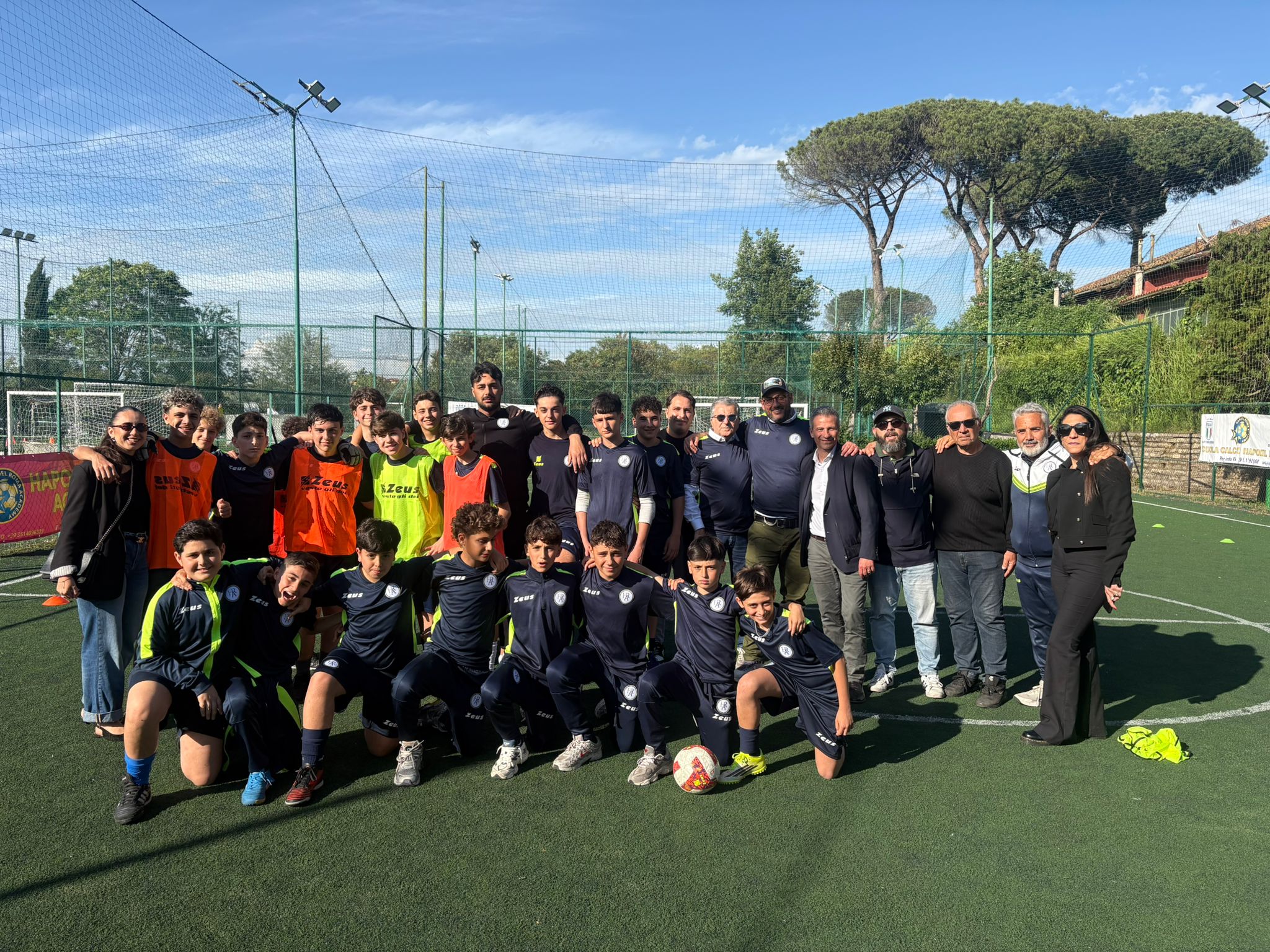 La squadra di calcio a cinque Hapoel cresce: sport, giovani e senso di comunità