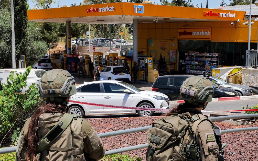 Attentato nella Pianura di Sharon: un riservista ucciso, cinque feriti