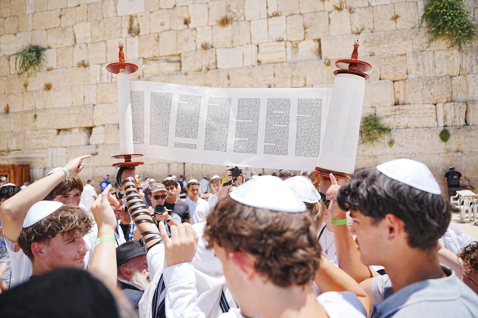 Al Kotel il Bar e Bat Mitzvah di 1200 giovani atleti della Maccabiah 2026 Al Kotel il Bar e Bat Mitzvah di 1200 giovani atleti della Maccabiah 2026