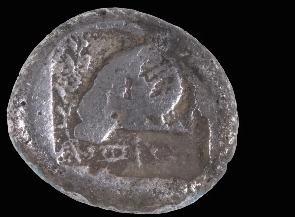 Ashdod, ritrovata sulla spiaggia una moneta di 2.500 anni fa