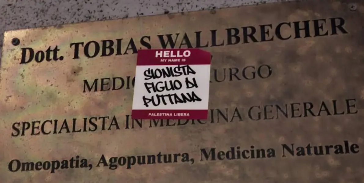 Sticker antisemita contro Tobias Wallbrecher, Presidente dell'Associazione 