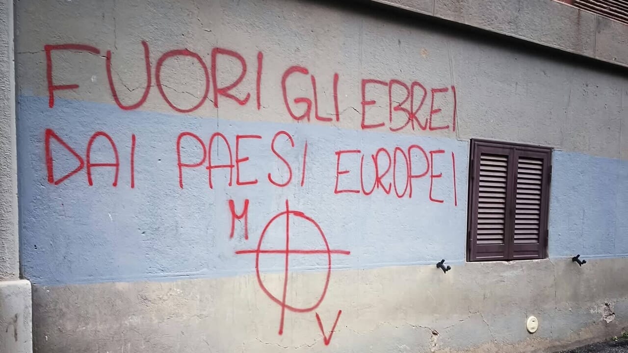 “Fuori gli ebrei dai Paesi europei”: scritte antisemite a Monteverde