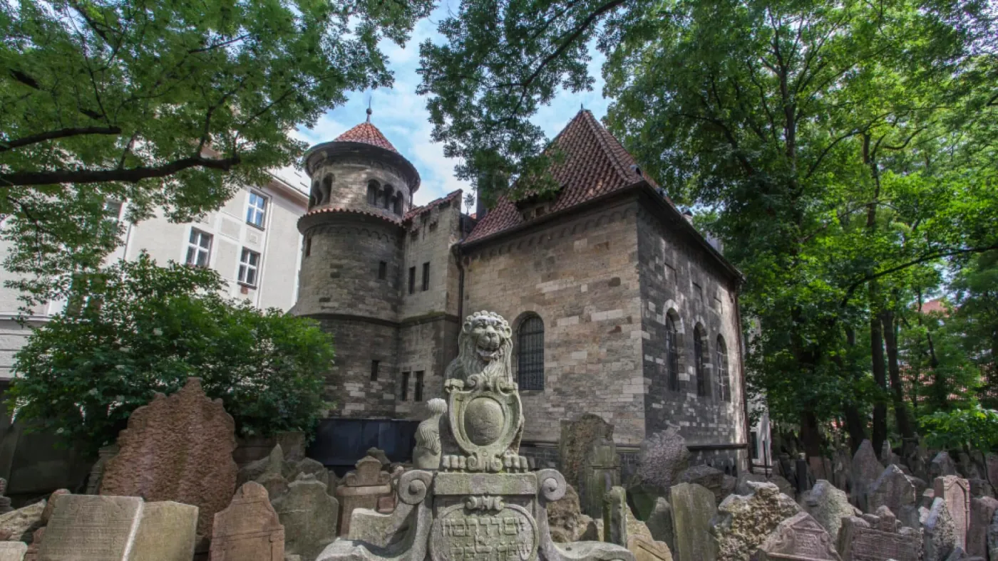 “Lost and Found”, a Praga gli oggetti ritrovano la loro storia