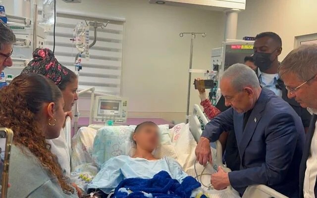 Netanyahu visita i ragazzi feriti nell’esplosione al Nord